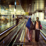 Sur les tapis roulants de l'aéroport de l'aéroport de Doha, Qatar